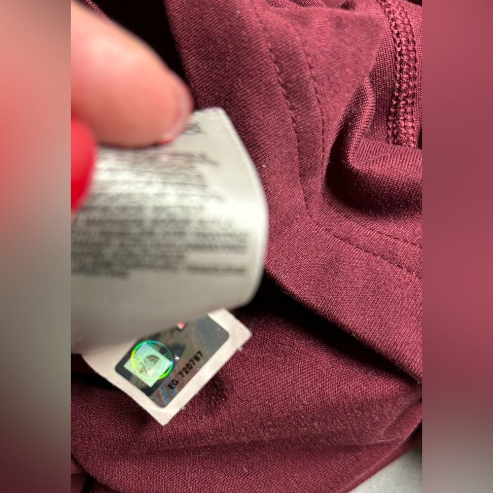The North Face Women's Maroon Hooded Long-Sleeve Pullover - Picture 11 of 11